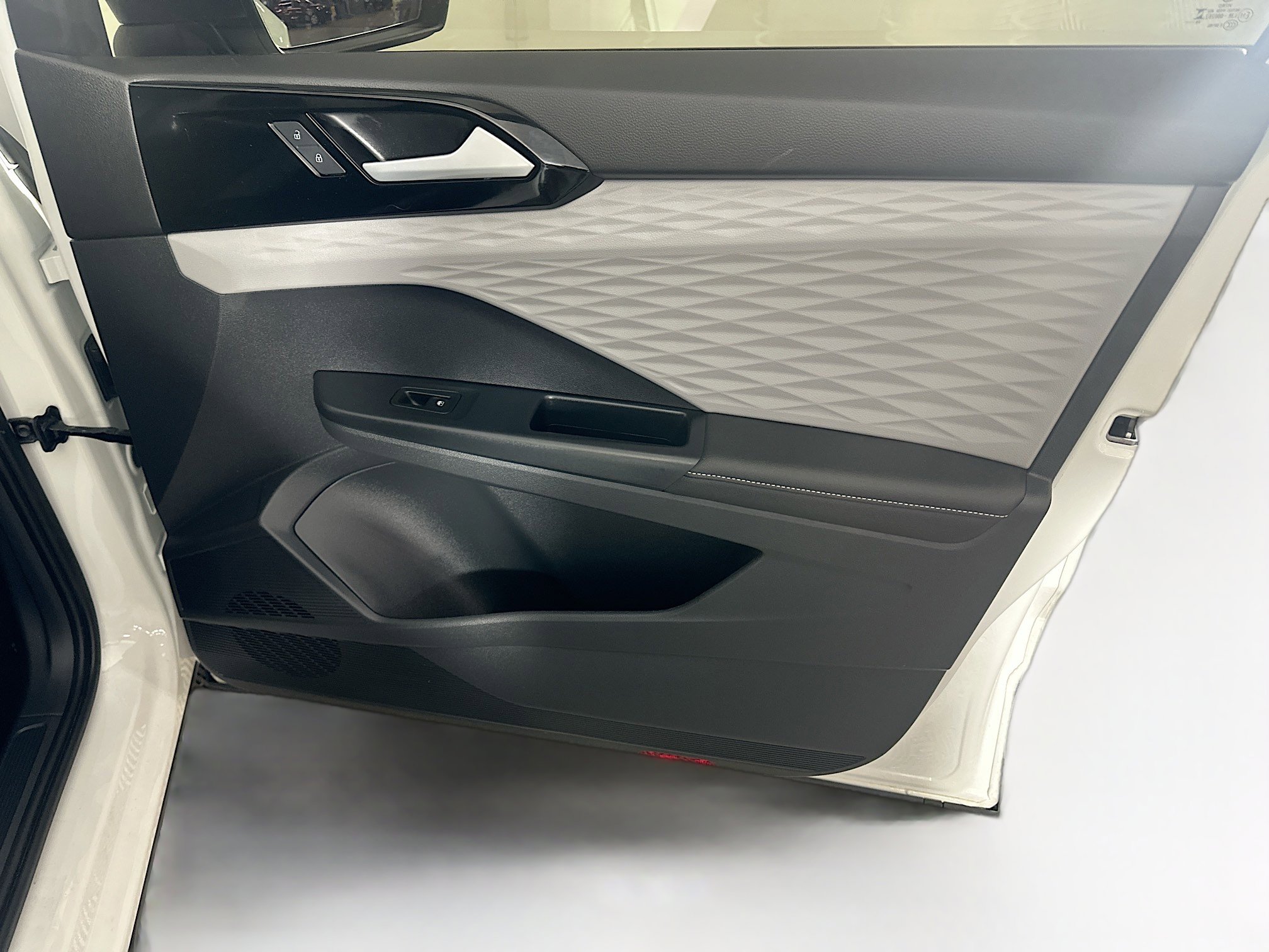 Used 2024 Volkswagen Taos S image 30