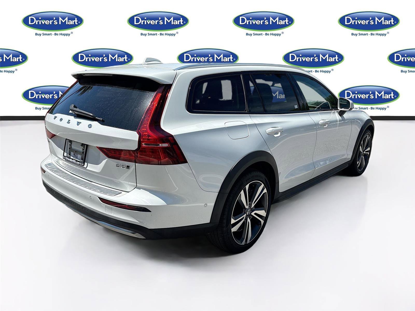 Used 2025 Volvo V60 B5 Cross Country Plus AWD/4WD image 7