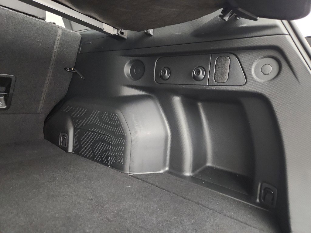 Certified 2025 Subaru Forester Premium image 32