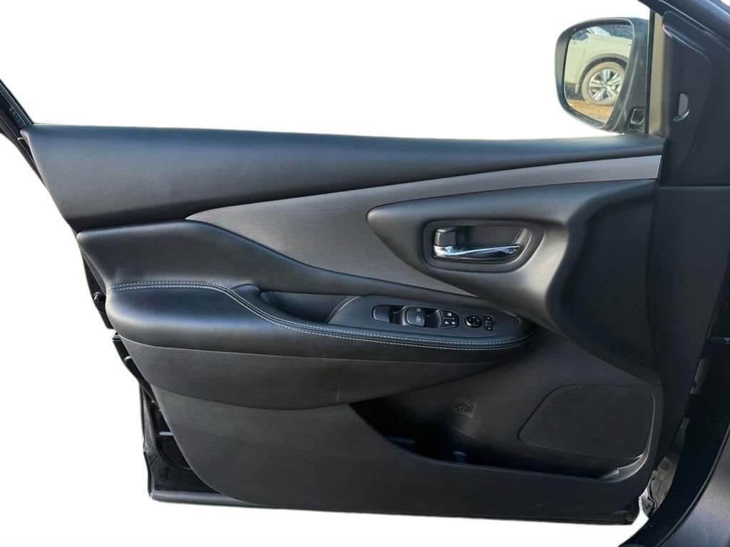 Used 2023 Nissan Murano SV image 17