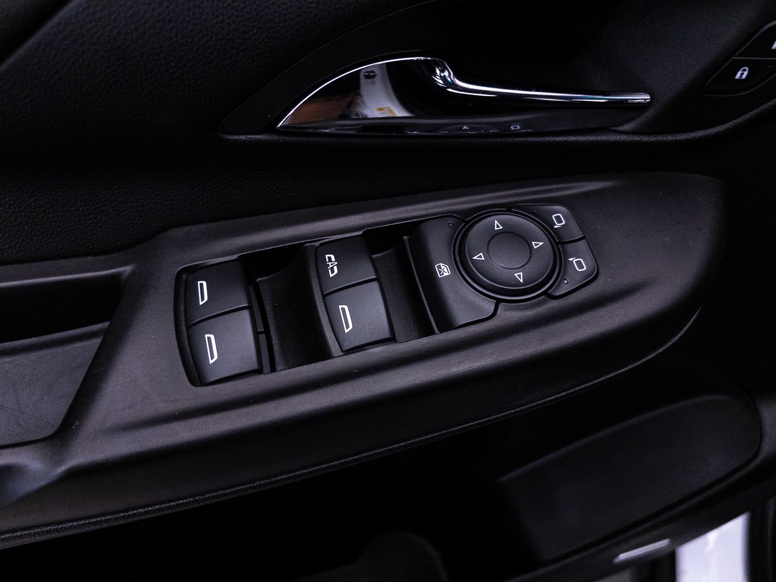 Used 2023 Chevrolet Bolt LT w/ Infotainment Package FWD image 21