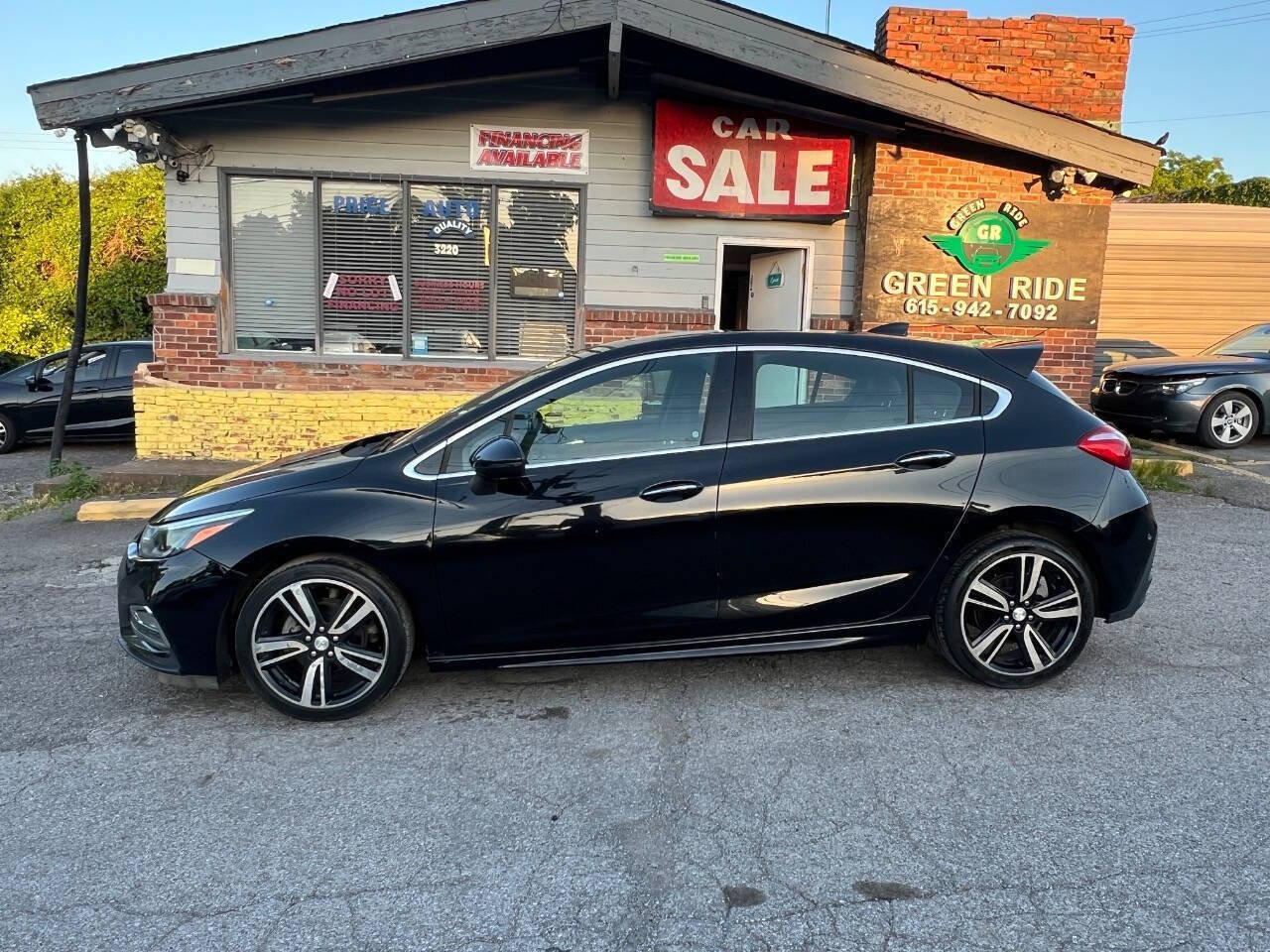 Used 2017 Chevrolet Cruze Premier FWD image 2