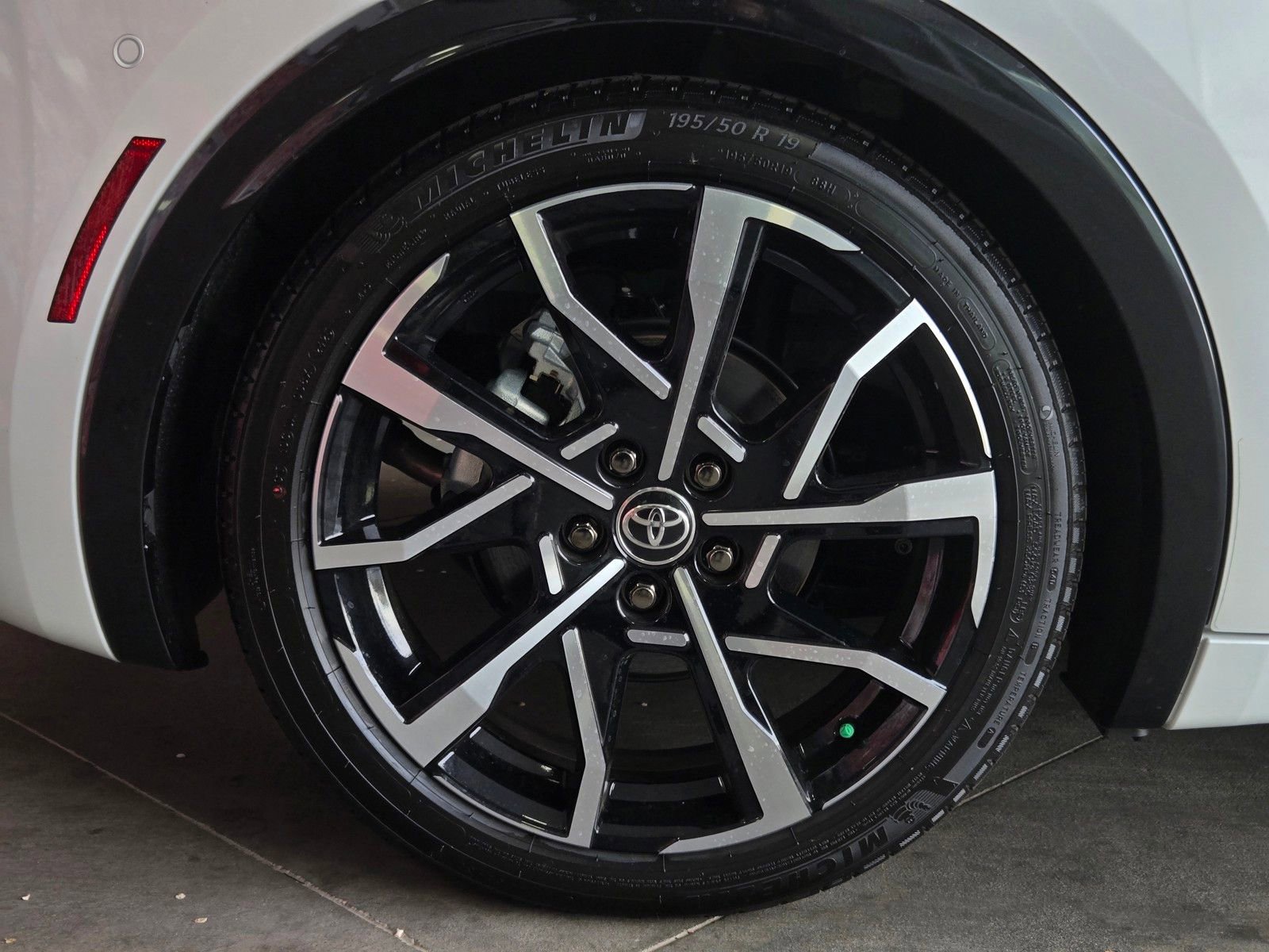 Used 2026 Toyota Prius Plug-In Hybrid w/ Limited Premium Package image 5