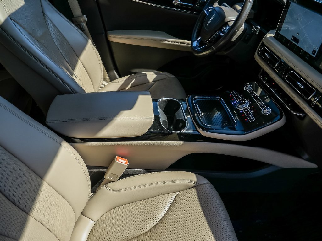 Used 2023 Lincoln Nautilus Reserve AWD/4WD image 17