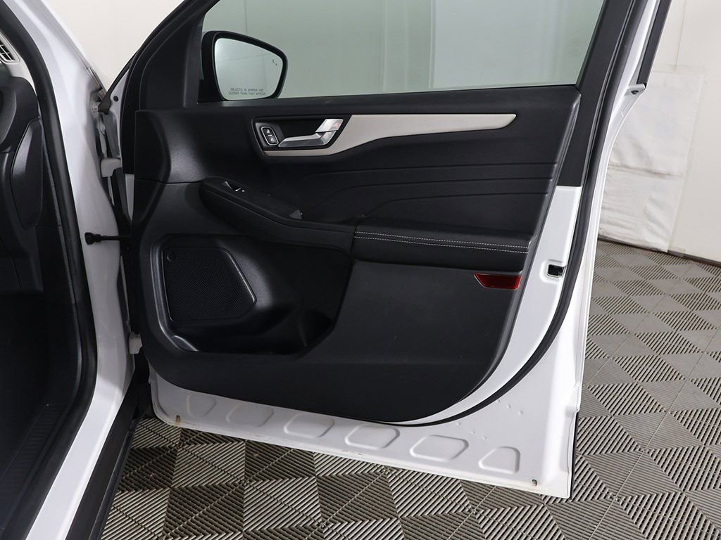 Used 2021 Ford Escape SE image 21