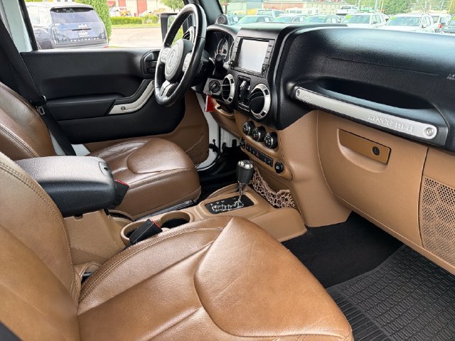 Used 2014 Jeep Wrangler Unlimited Rubicon w/ Connectivity Group AWD/4WD image 24