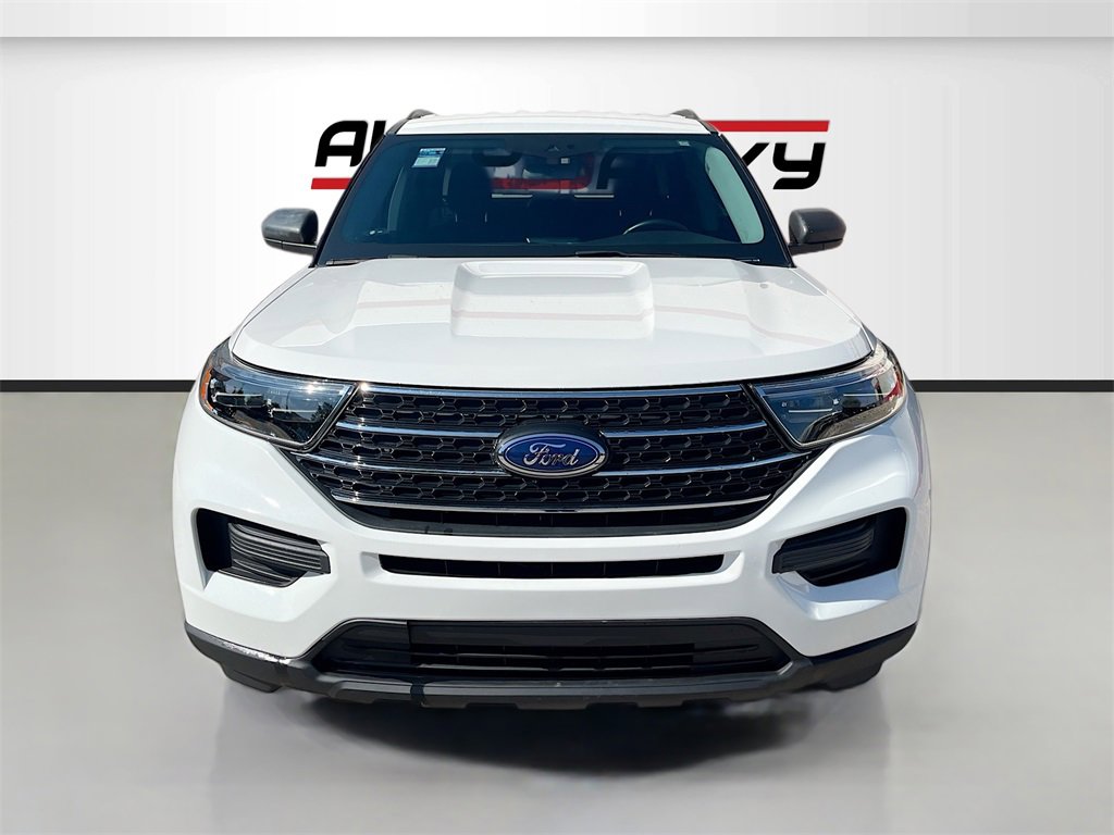 Used 2022 Ford Explorer XLT image 2
