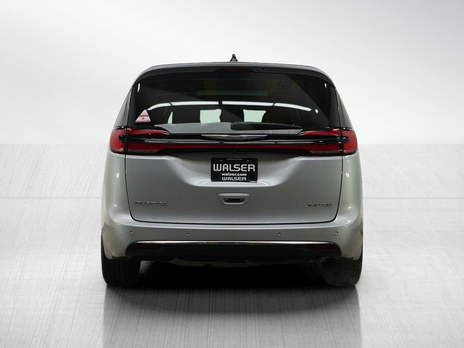 Used 2024 Chrysler Pacifica Limited image 5