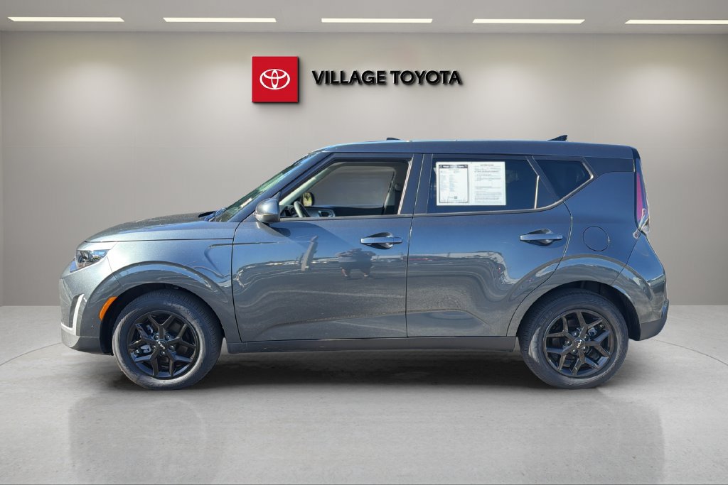 Used 2025 Kia Soul LX w/ LX Technology Package FWD image 10