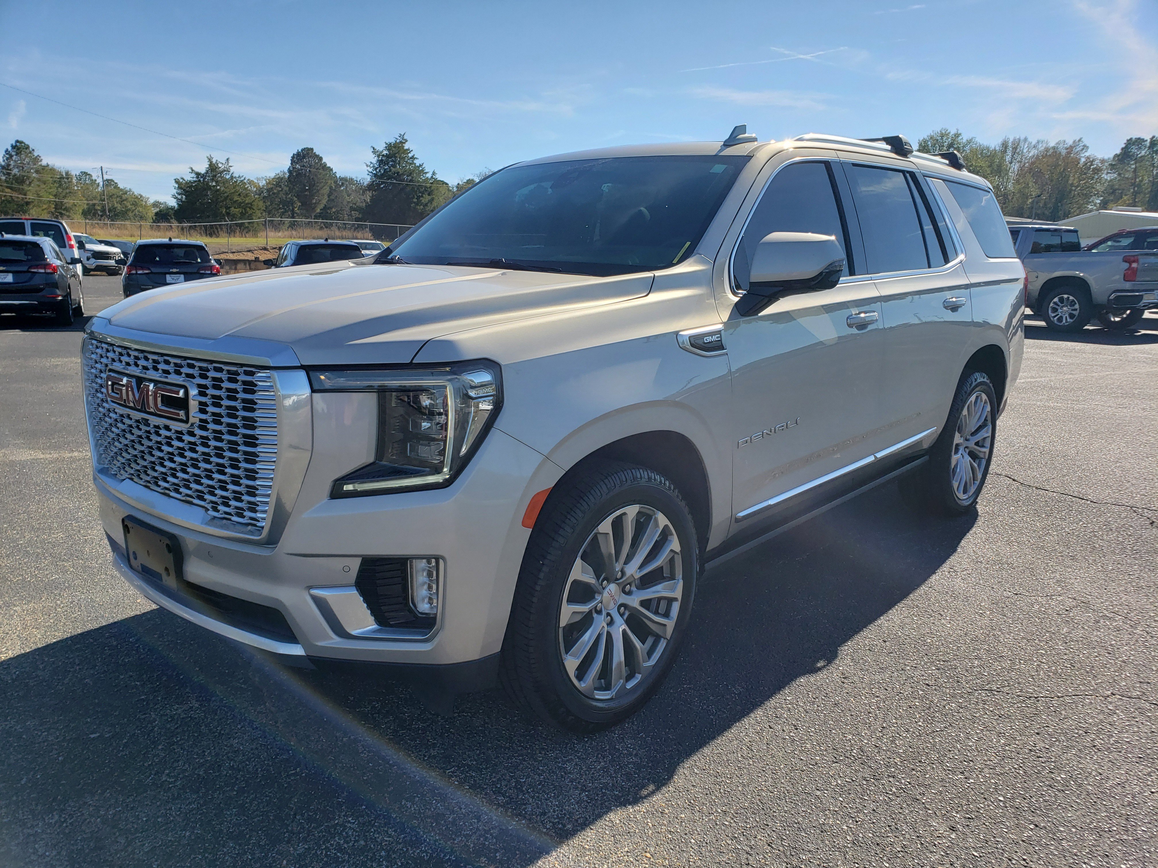 Used 2021 GMC Yukon Denali w/ Denali Premium Package image 2