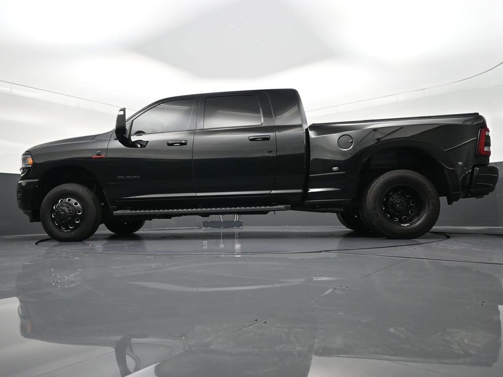 Used 2024 RAM 3500 Laramie w/ Night Edition image 27