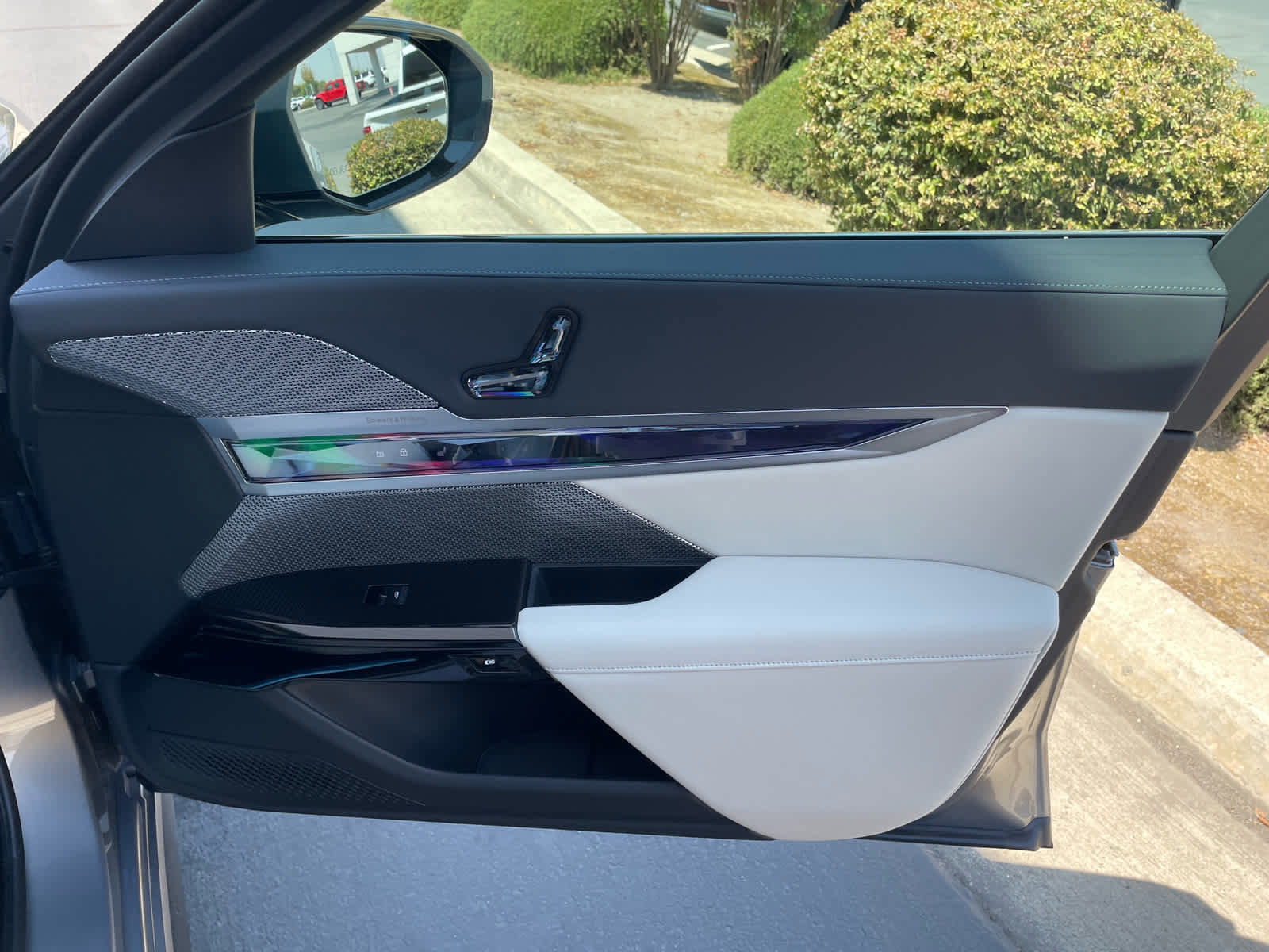 New 2025 BMW 740i w/ Executive Package image 17