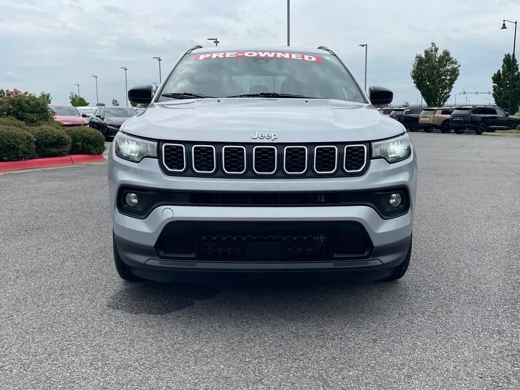 Used 2024 Jeep Compass Latitude AWD/4WD image 2