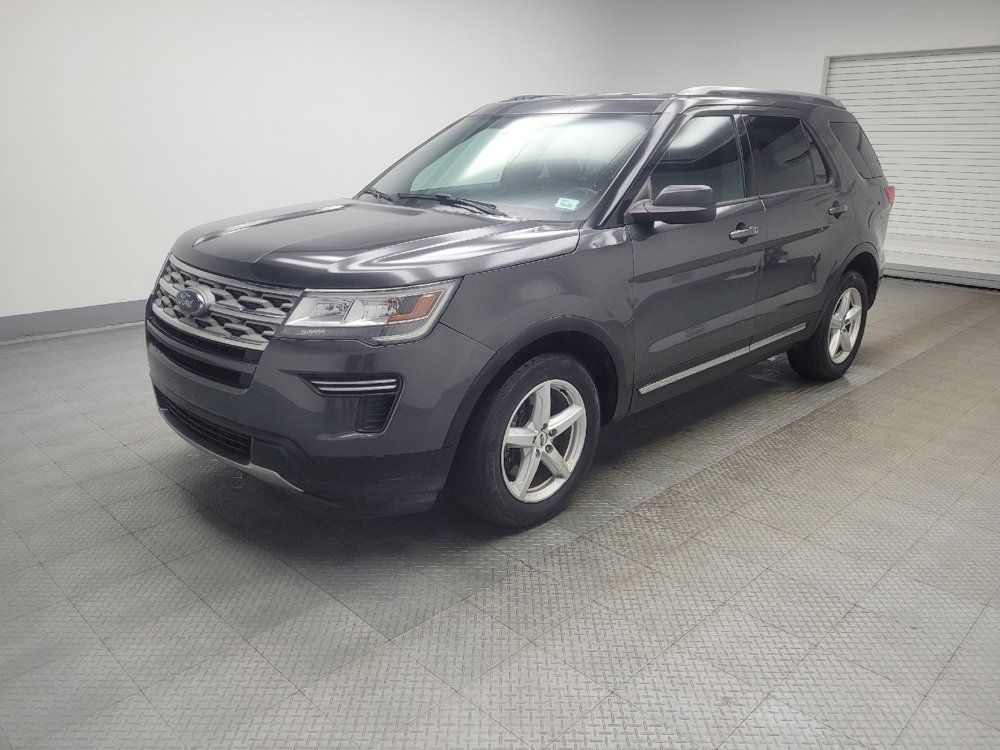 Used 2018 Ford Explorer XLT FWD image 2