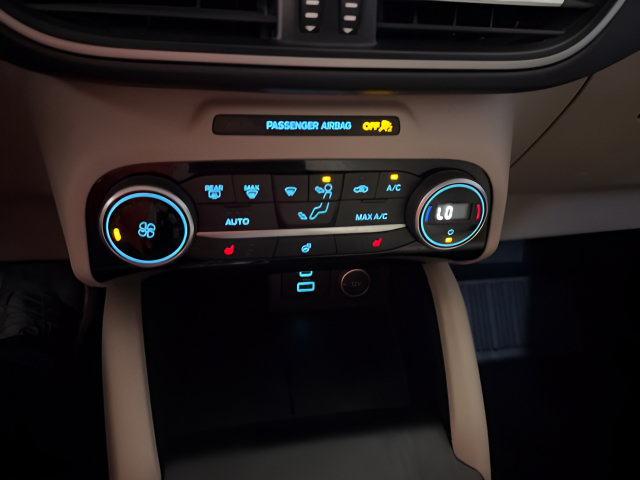 Used 2021 Ford Escape SE w/ Cold Weather Package FWD image 22