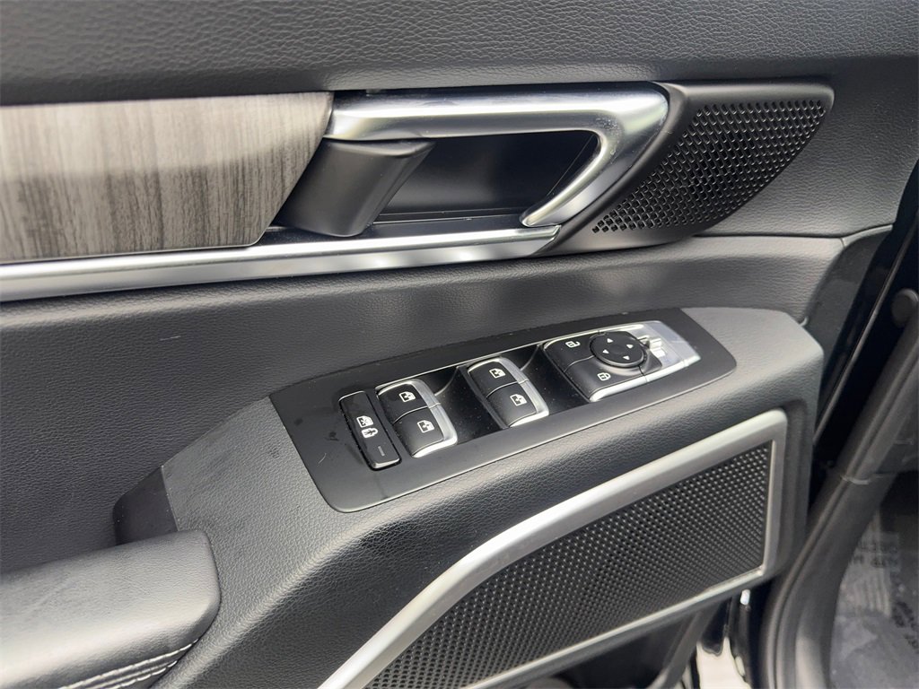 Used 2025 Kia Telluride EX w/ EX Captain's Chair Package image 31