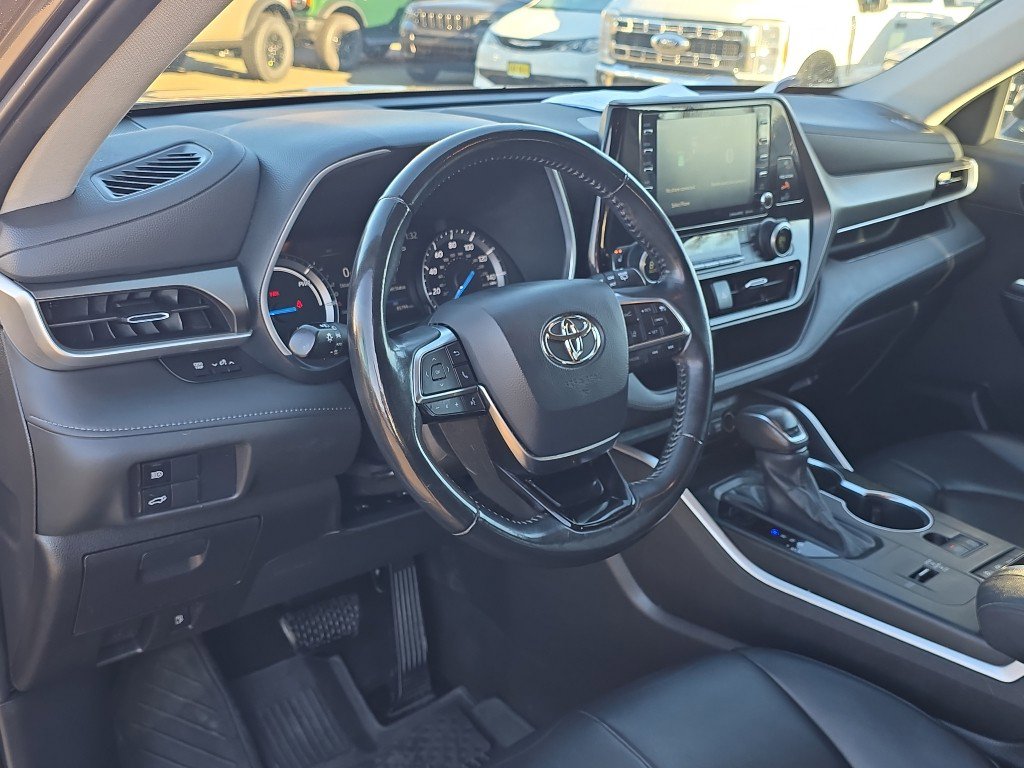 Used 2020 Toyota Highlander XLE image 15