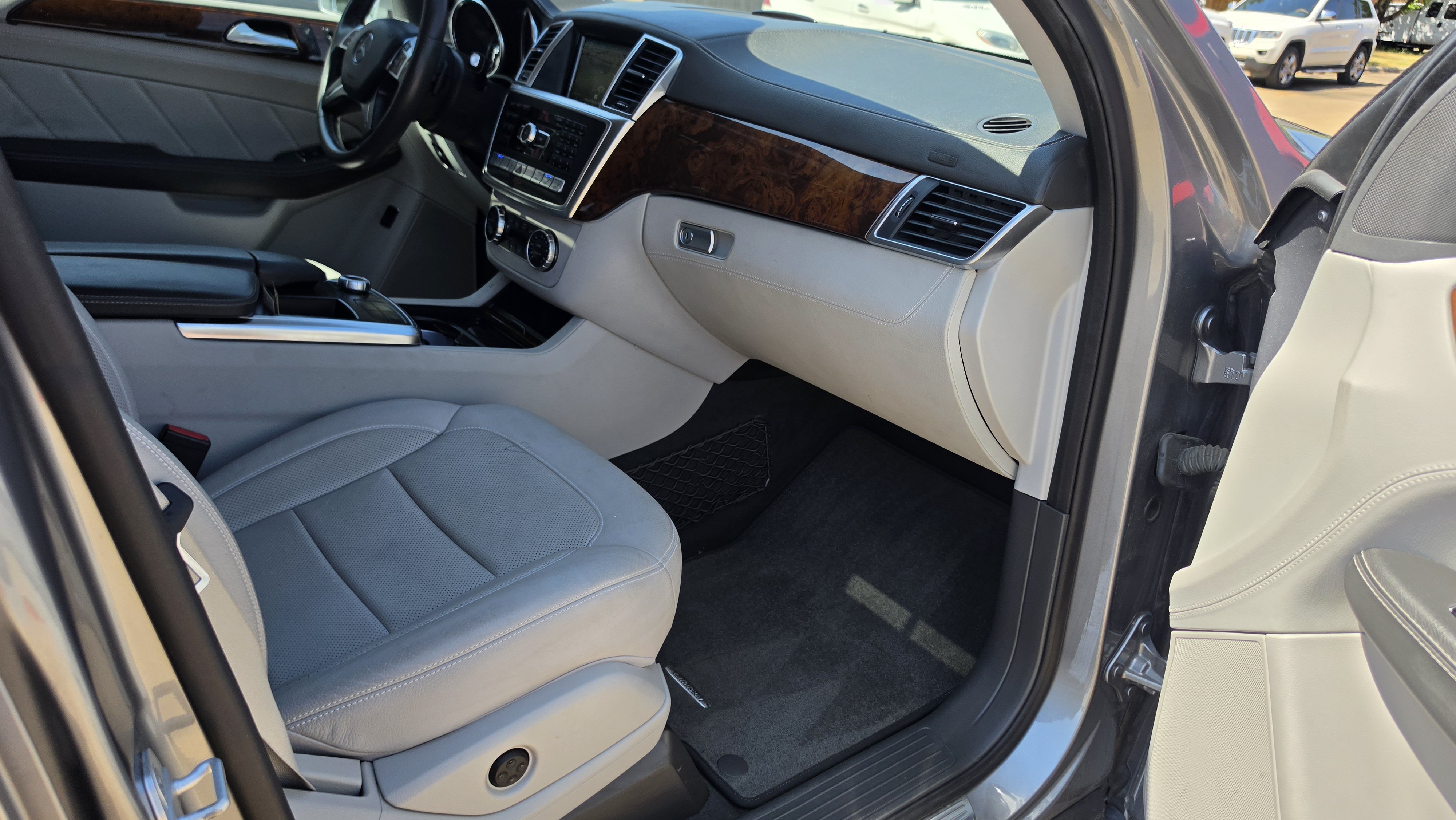 Used 2015 Mercedes-Benz GL 320 BlueTEC 4MATIC w/ Premium I Package image 33