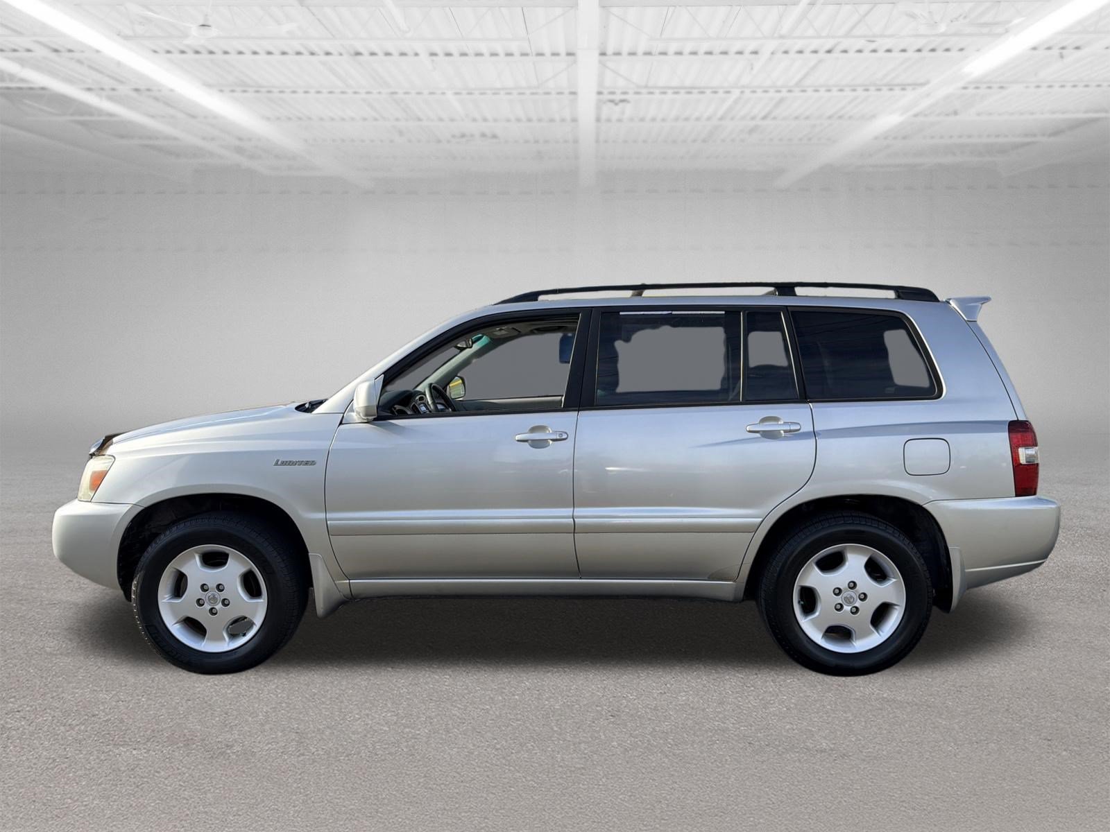 Used 2005 Toyota Highlander 4WD V6 w/ 3rd Row image 2