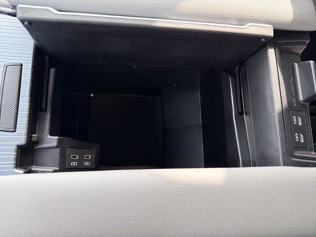 Used 2025 Toyota Sienna LE FWD image 26