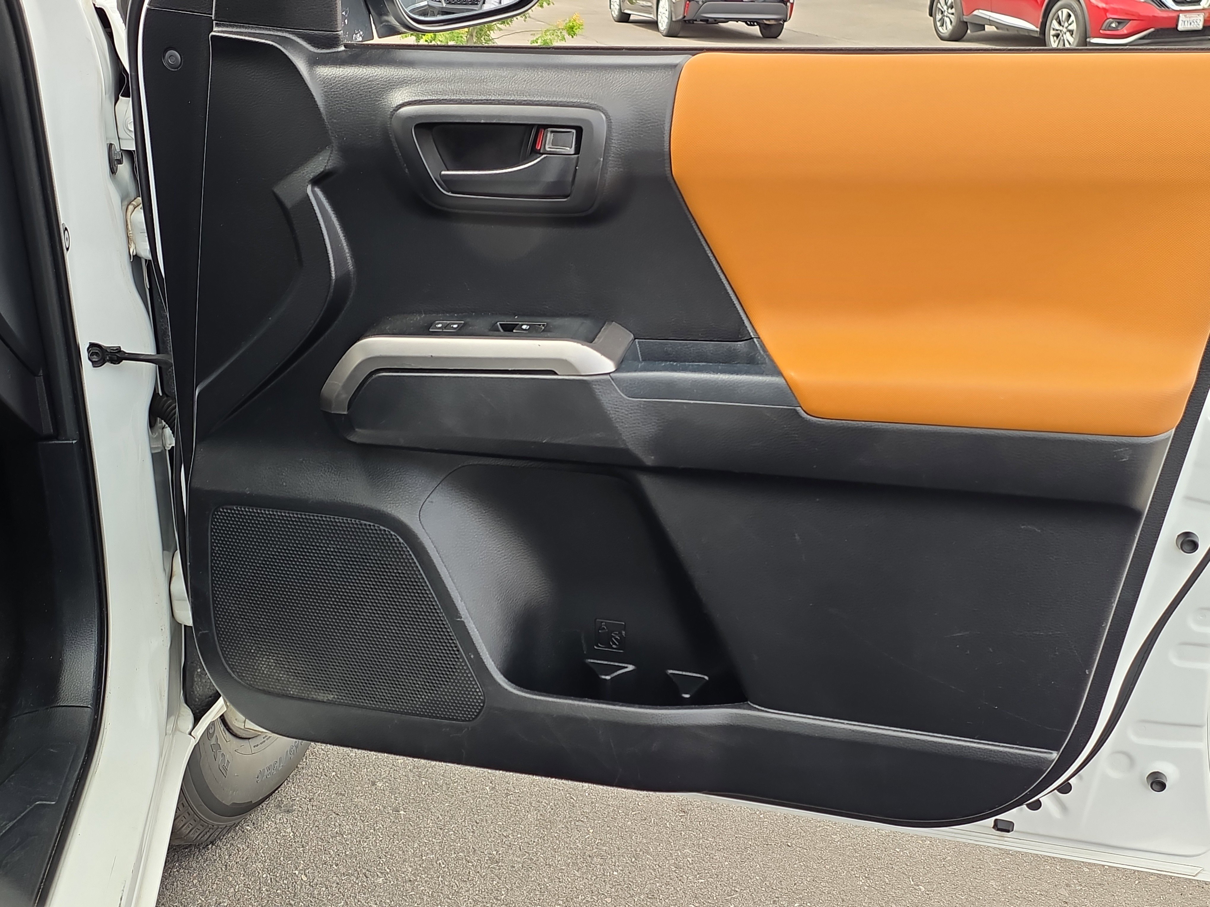 Used 2017 Toyota Tacoma SR5 w/ Tow Package image 31