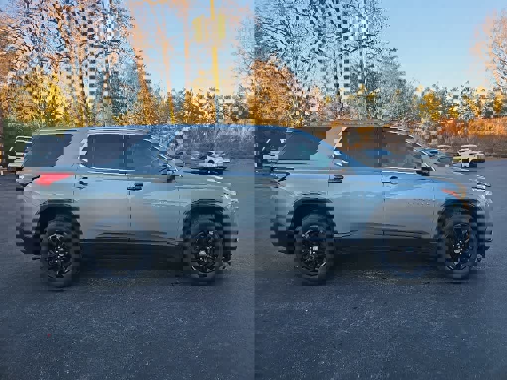 Used 2019 Chevrolet Traverse LS image 2