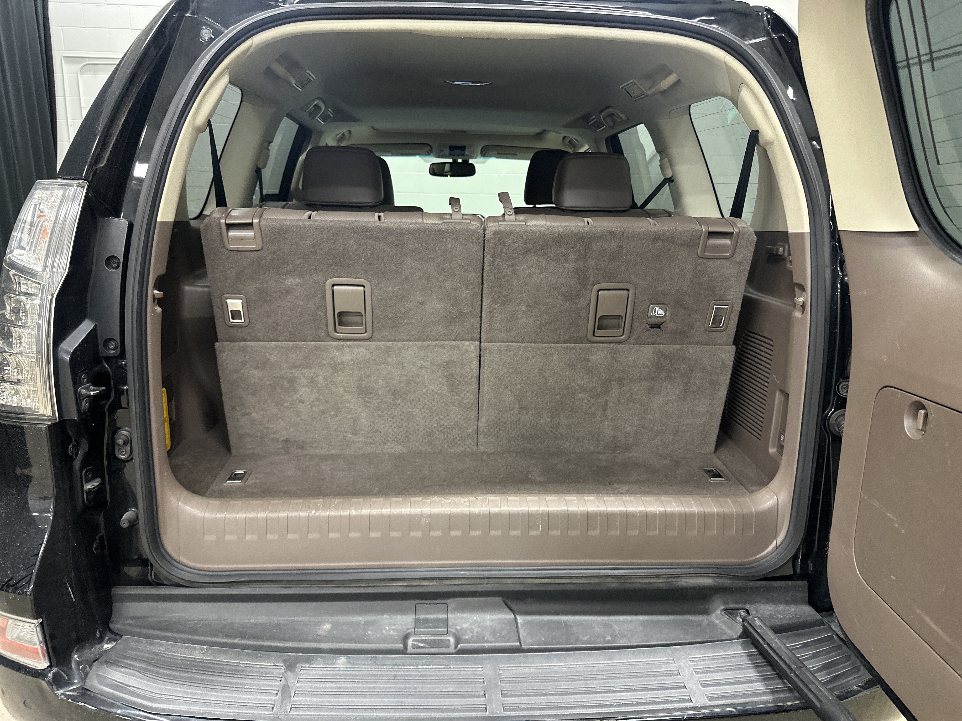 Used 2017 Lexus GX 460 AWD/4WD image 33