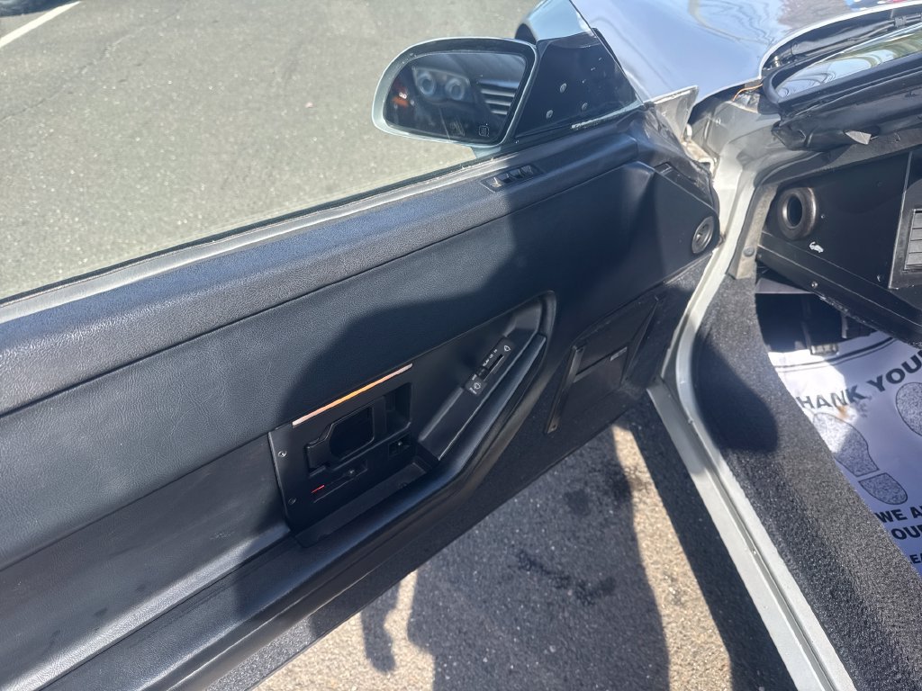Used 1988 Chevrolet Corvette Convertible RWD image 12