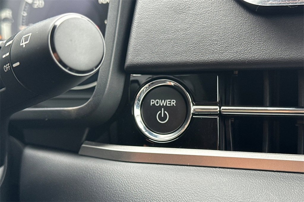 New 2025 Mitsubishi Outlander SE image 23