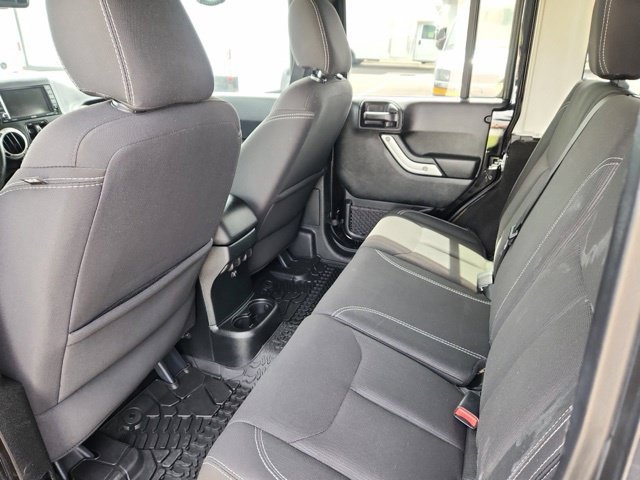 Used 2018 Jeep Wrangler Unlimited Sahara AWD/4WD image 40