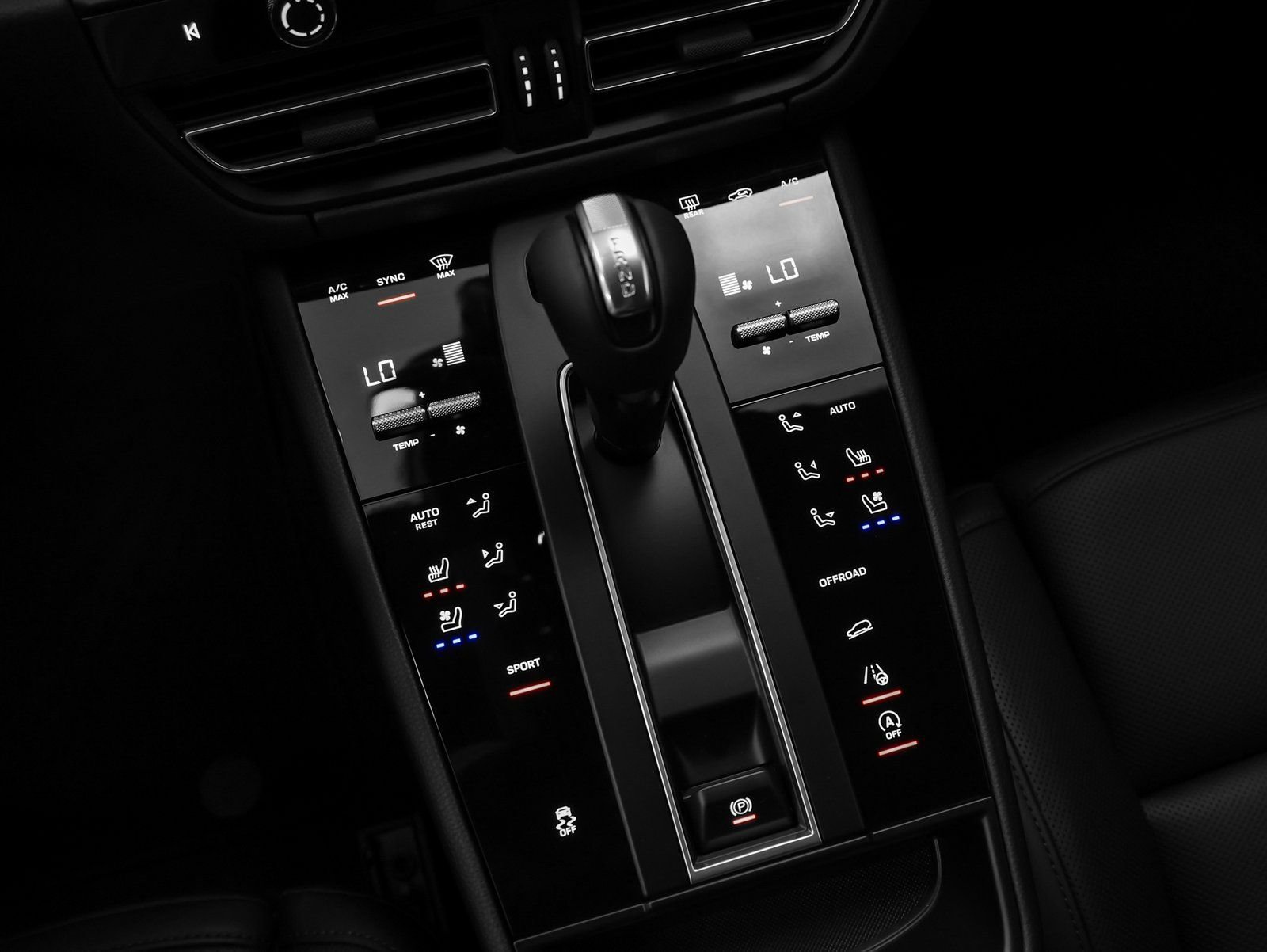 Certified 2025 Porsche Macan AWD/4WD image 33