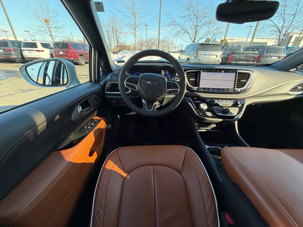 Used 2024 Chrysler Pacifica Pinnacle image 15