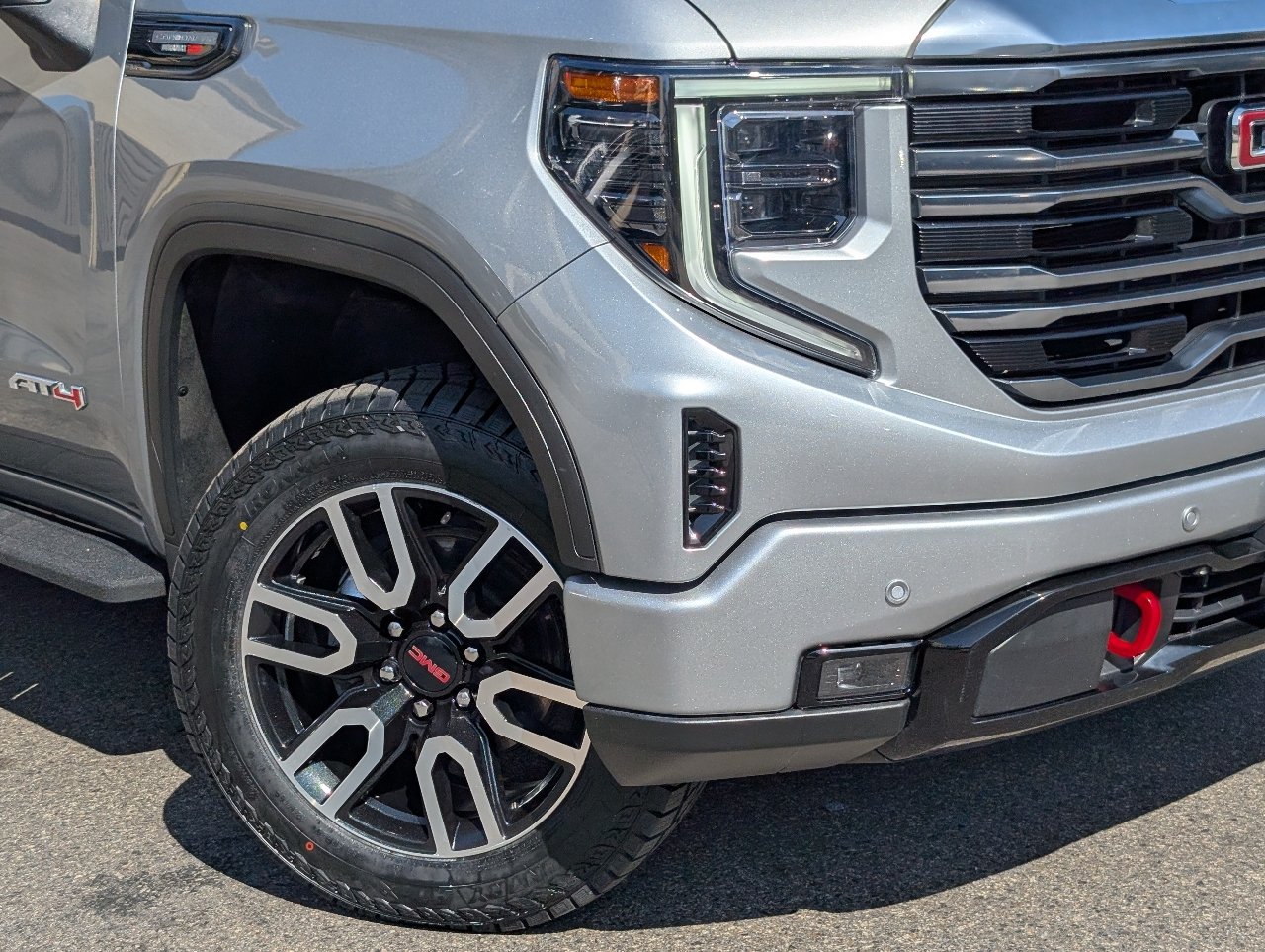 Used 2024 GMC Sierra 1500 AT4 w/ Technology Package AWD/4WD image 10