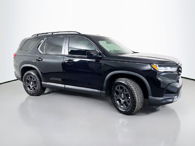 Used 2025 Honda Pilot TrailSport image 25