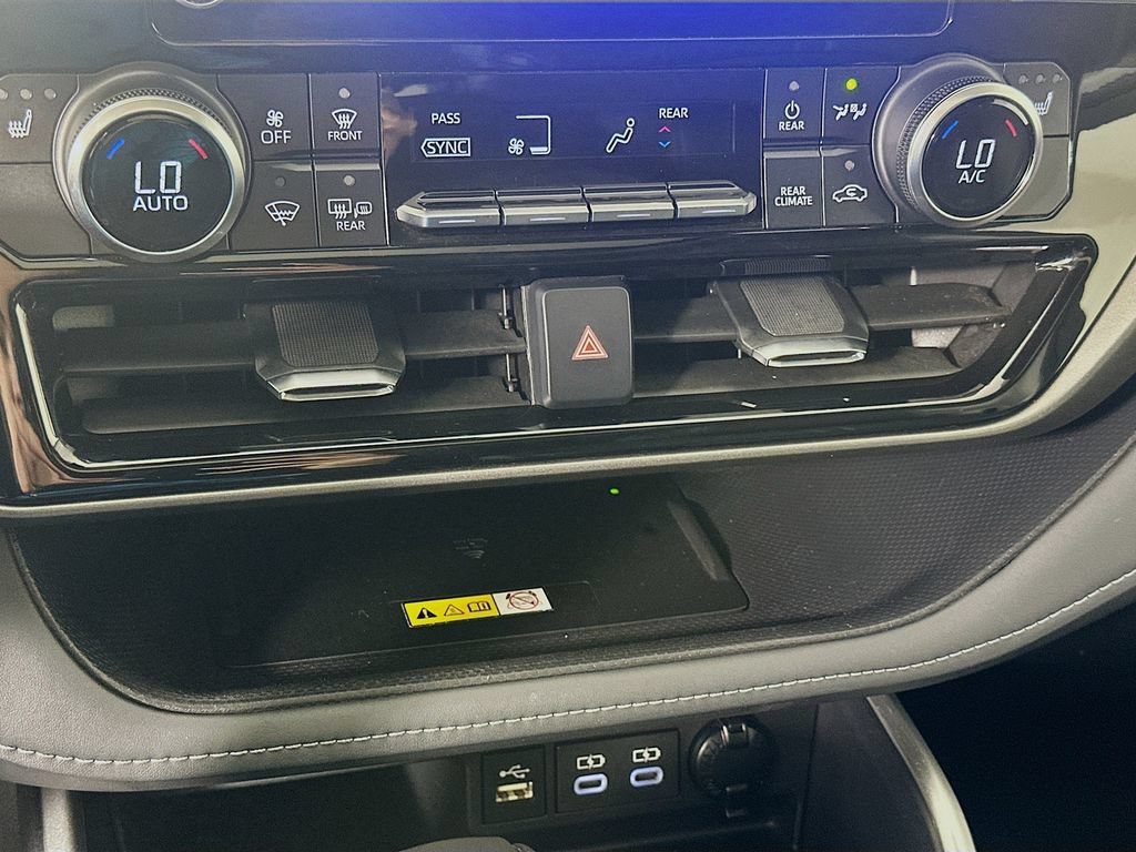 Certified 2024 Toyota Highlander XLE AWD/4WD image 16