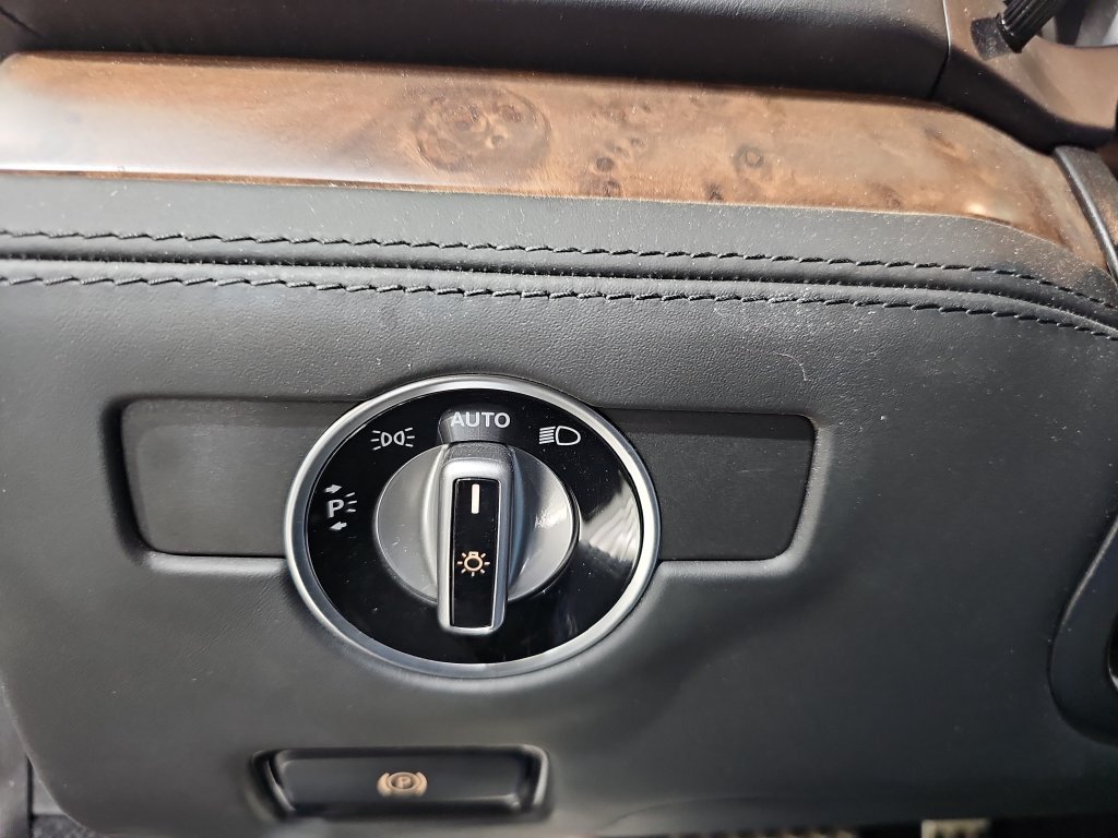 Used 2020 Mercedes-Benz SL 550 image 26