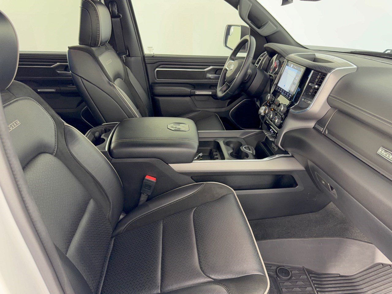 Used 2023 RAM 1500 Laramie AWD/4WD image 30