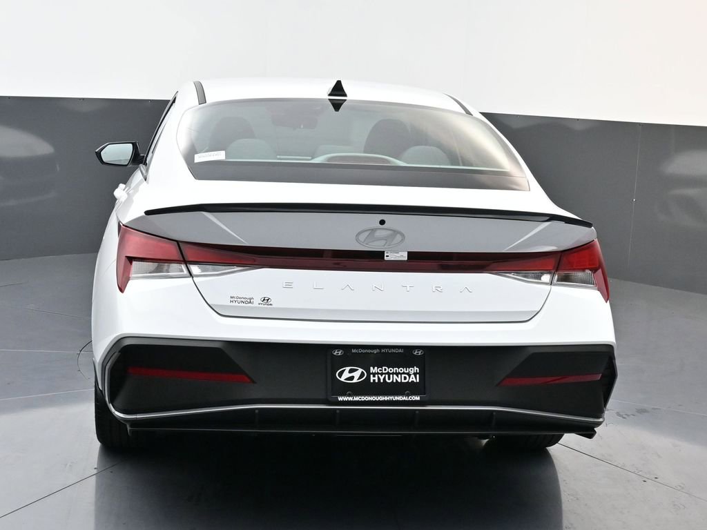 Used 2025 Hyundai Elantra Sport image 5