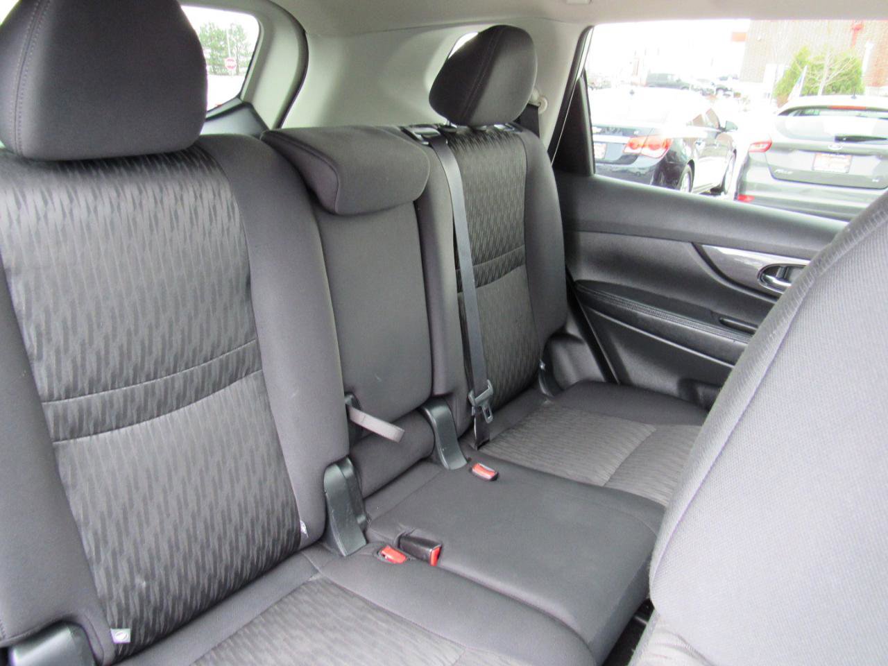 Used 2018 Nissan Rogue SV image 25