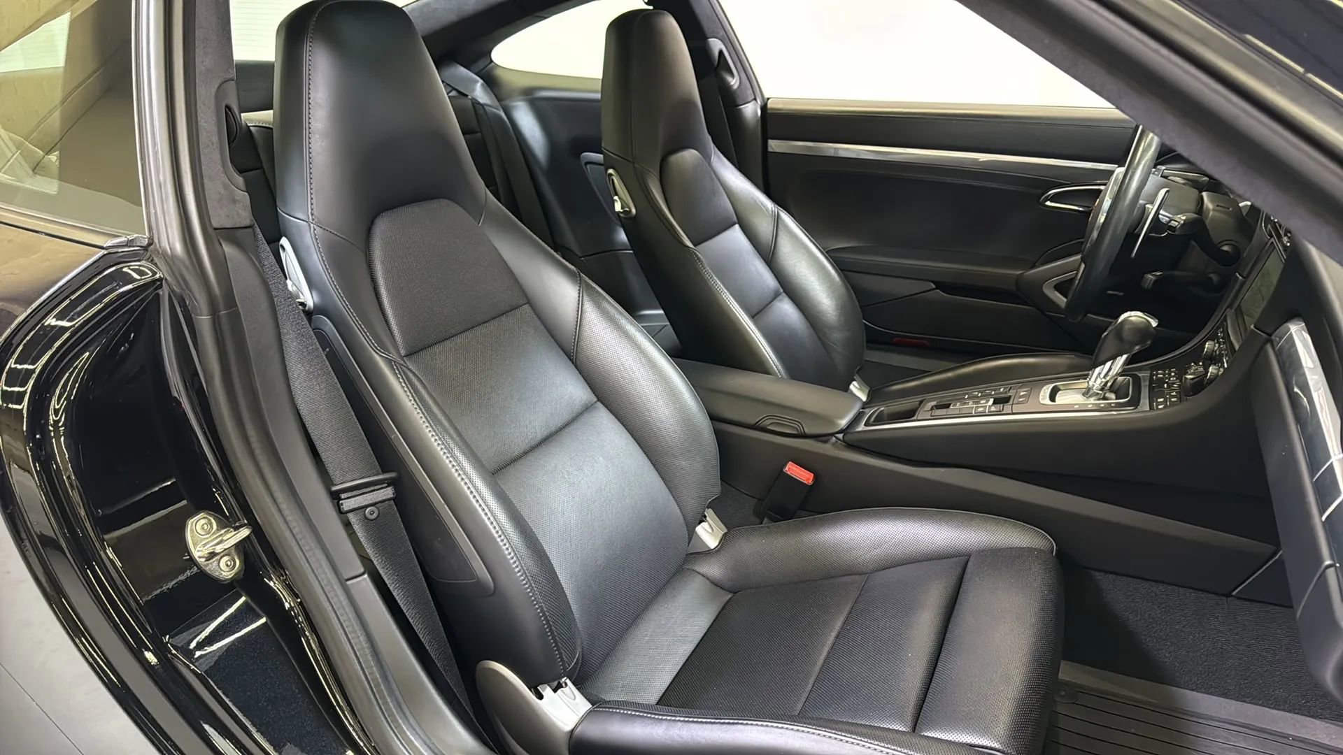 Used 2015 Porsche 911 Carrera 4S AWD/4WD image 23