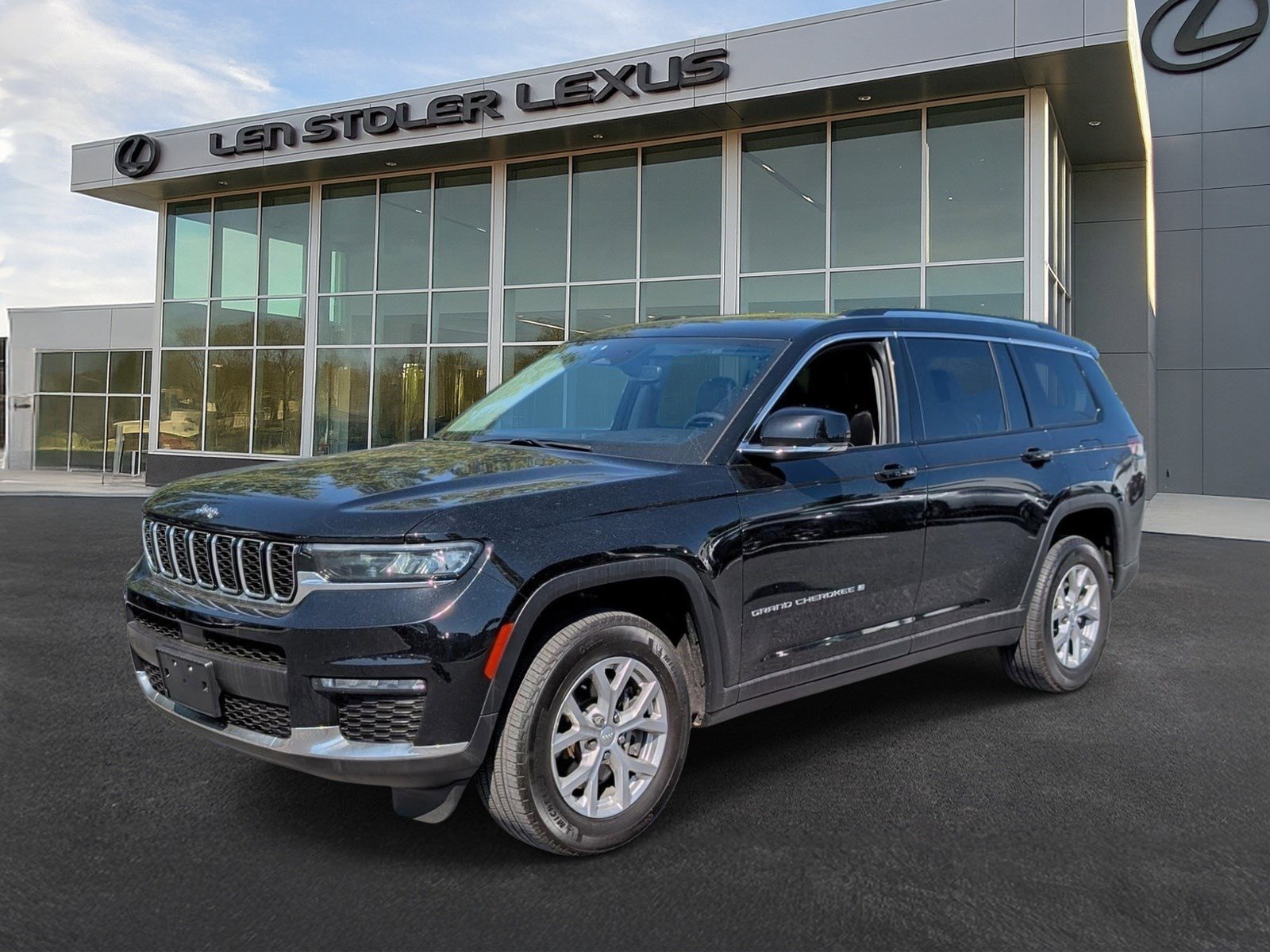 Used 2023 Jeep Grand Cherokee L Limited AWD/4WD image 7