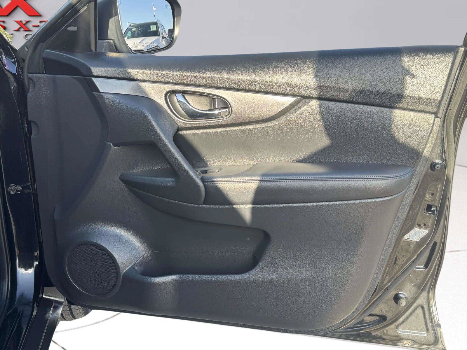 Used 2019 Nissan Rogue SV FWD image 44