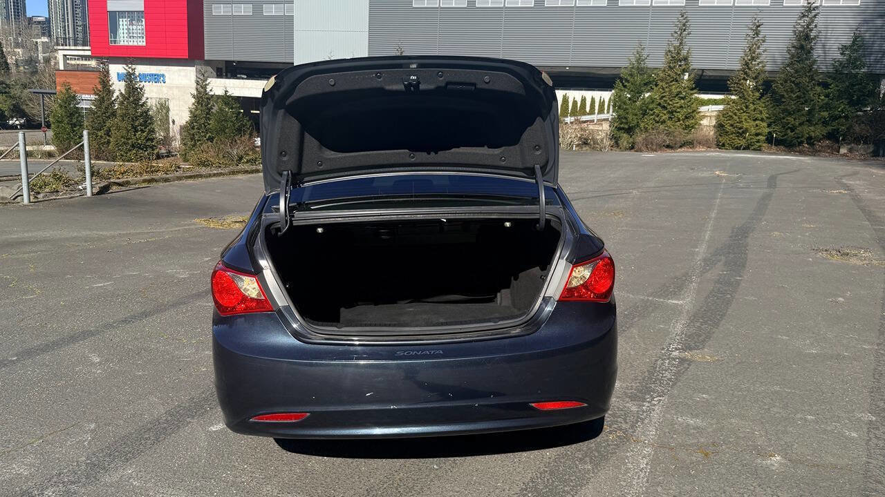 Used 2013 Hyundai Sonata Limited w/ Premium Pkg image 12