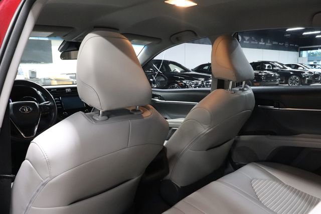 Used 2018 Toyota Camry SE FWD image 16