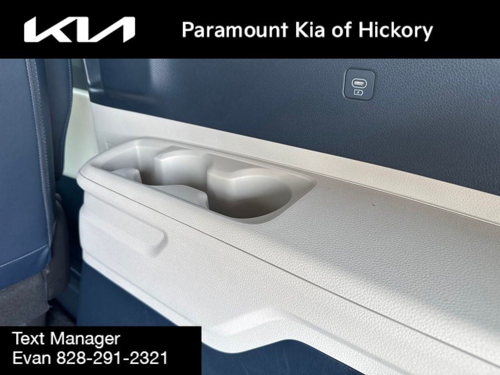 Used 2025 Kia Carnival EX FWD image 14
