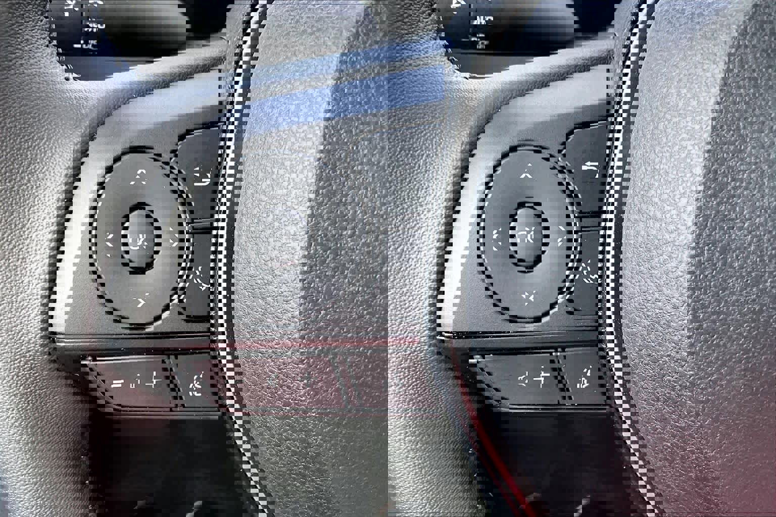 Used 2025 Toyota Corolla SE w/ SE Premium Package image 21