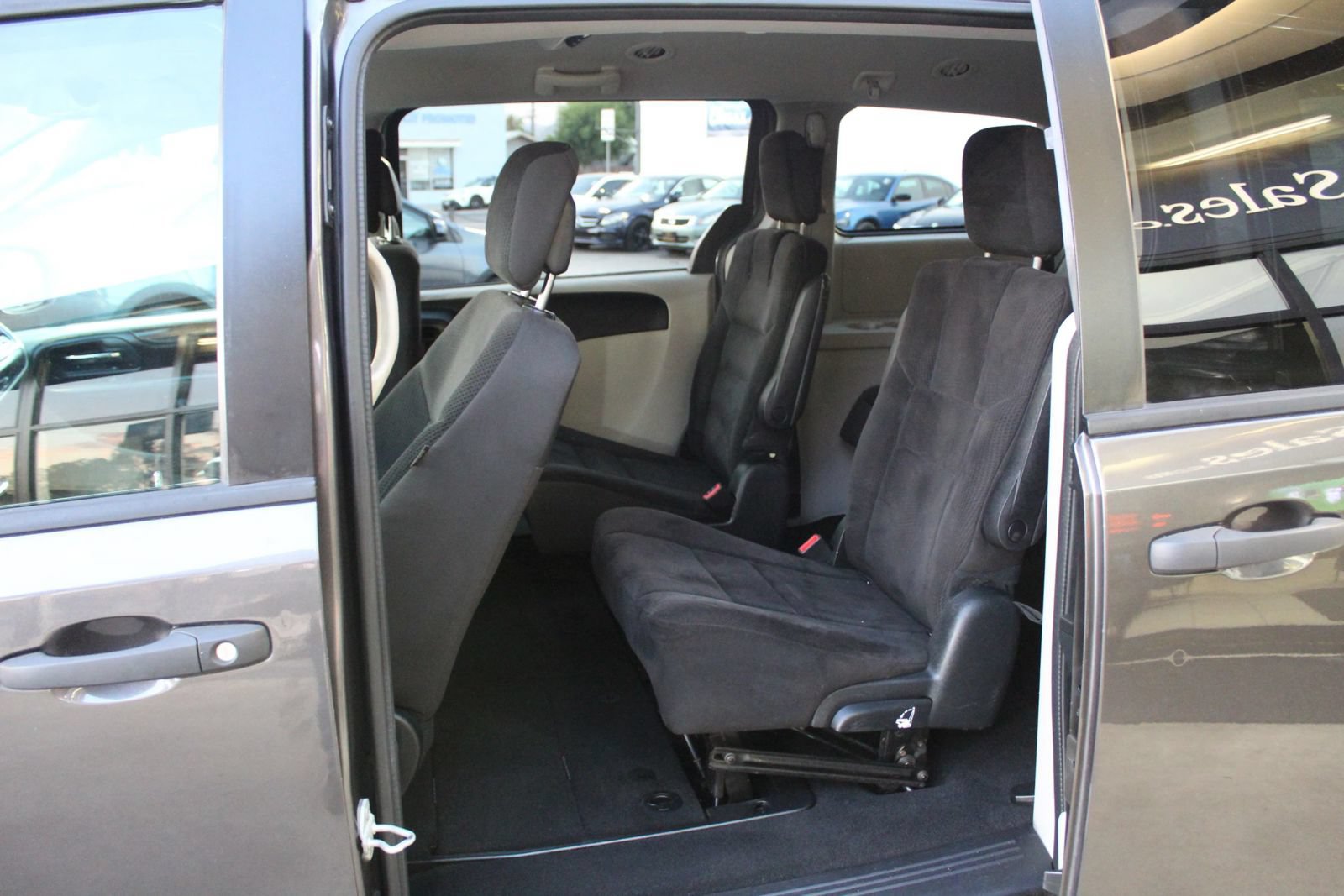 Used 2019 Dodge Grand Caravan SE FWD image 13