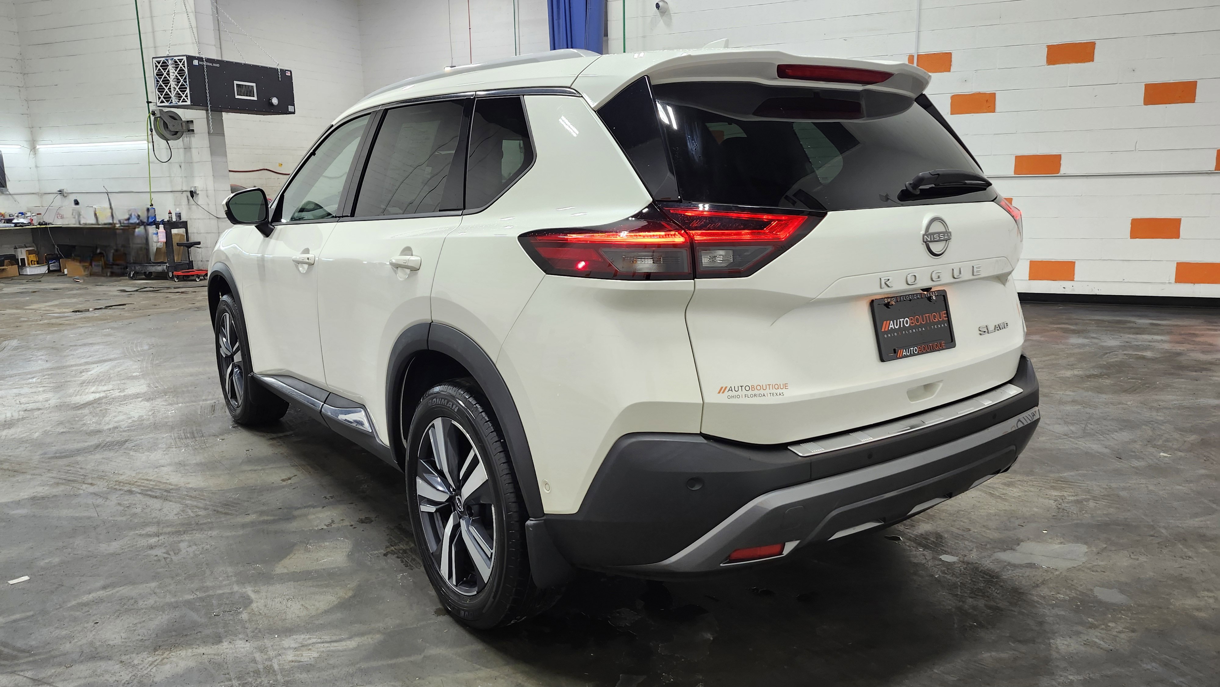 Used 2023 Nissan Rogue SL w/ SL Premium Package image 17