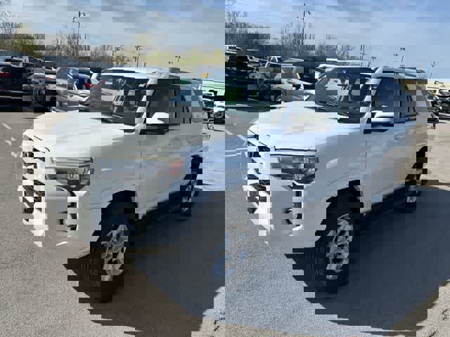 Used 2016 Toyota 4Runner SR5 image 2