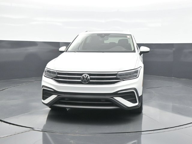Used 2022 Volkswagen Tiguan SE AWD/4WD image 2
